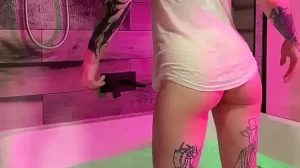 ** clip available! **Slow motion ass jiggling & wet t-shirt dunking included ^.-available on #manyvids & #clips4…